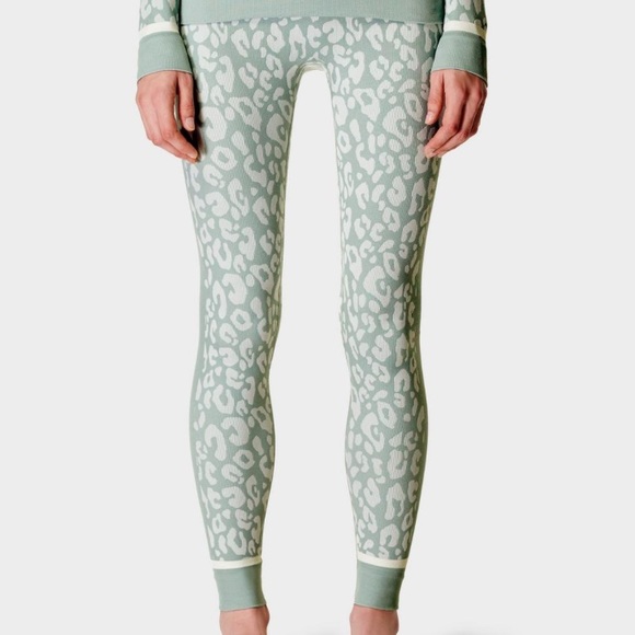 NWT Sweaty Betty Leopard Jacquard Base Layer Leggings in Blue Leopard Pa… - Picture 4 of 9